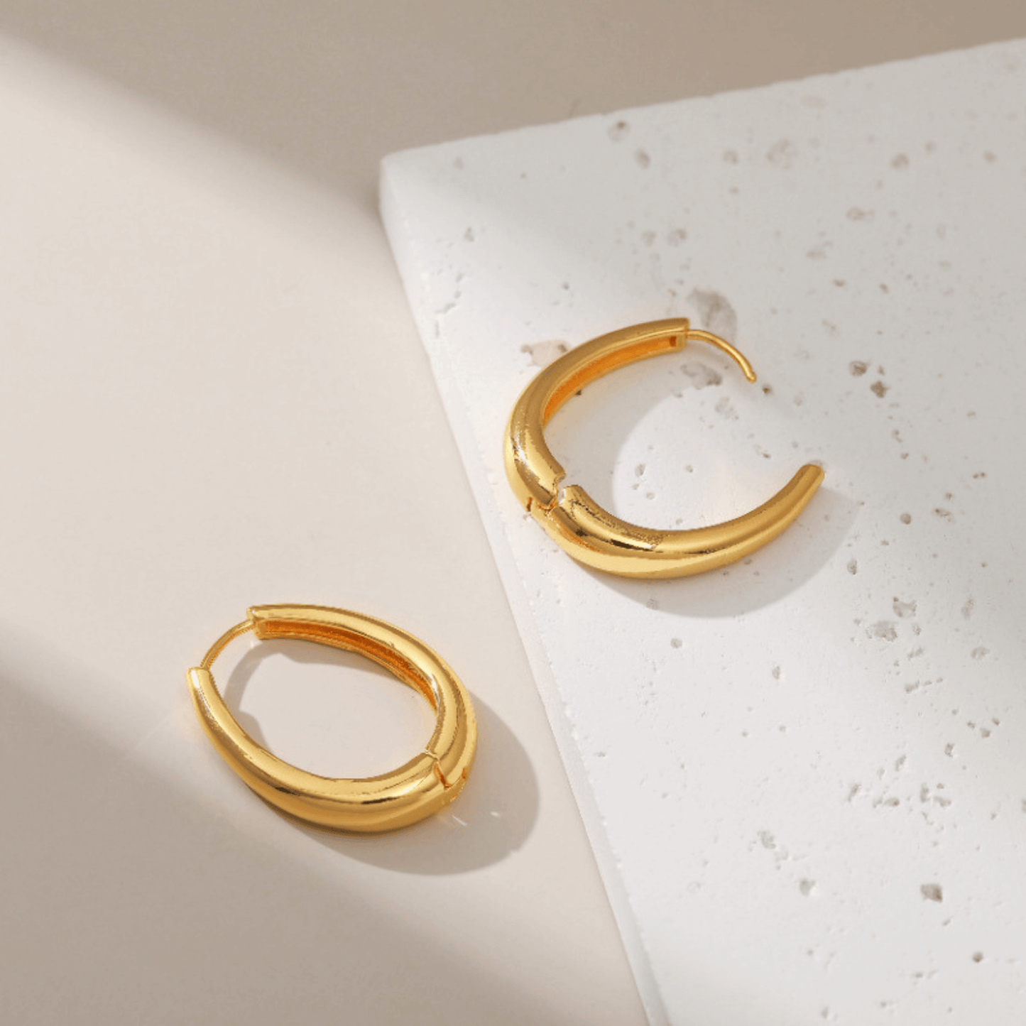 14K Gold Hoop Earrings Atmospheric Oval